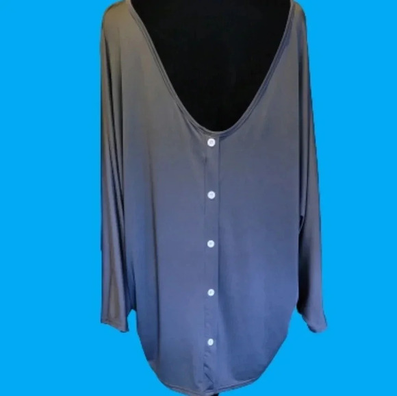 Gray Button T-Shirt 3 X. NWOT - Picture 3 of 3